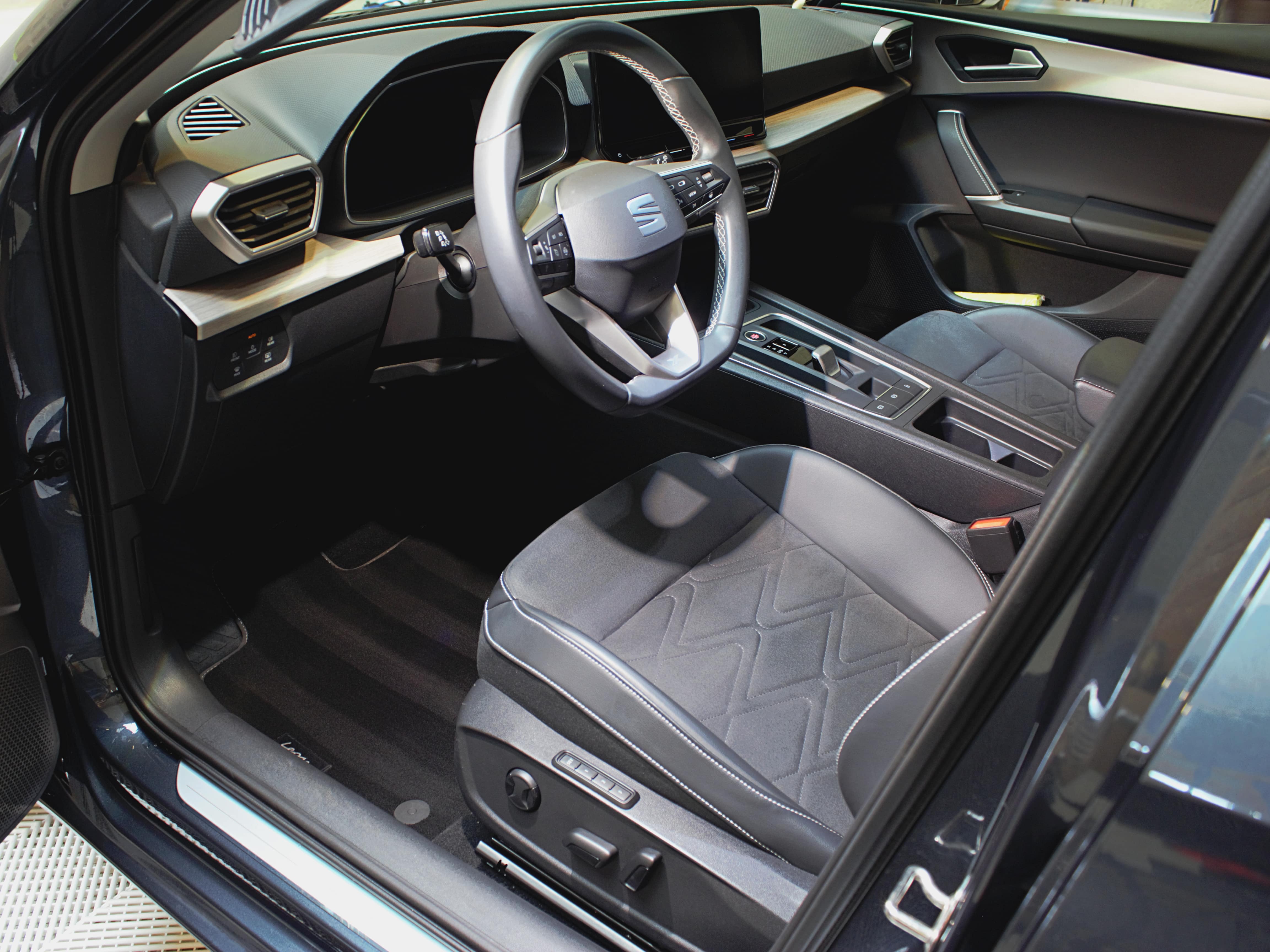 Seat Leon 5 - Intérieur côté conducteur