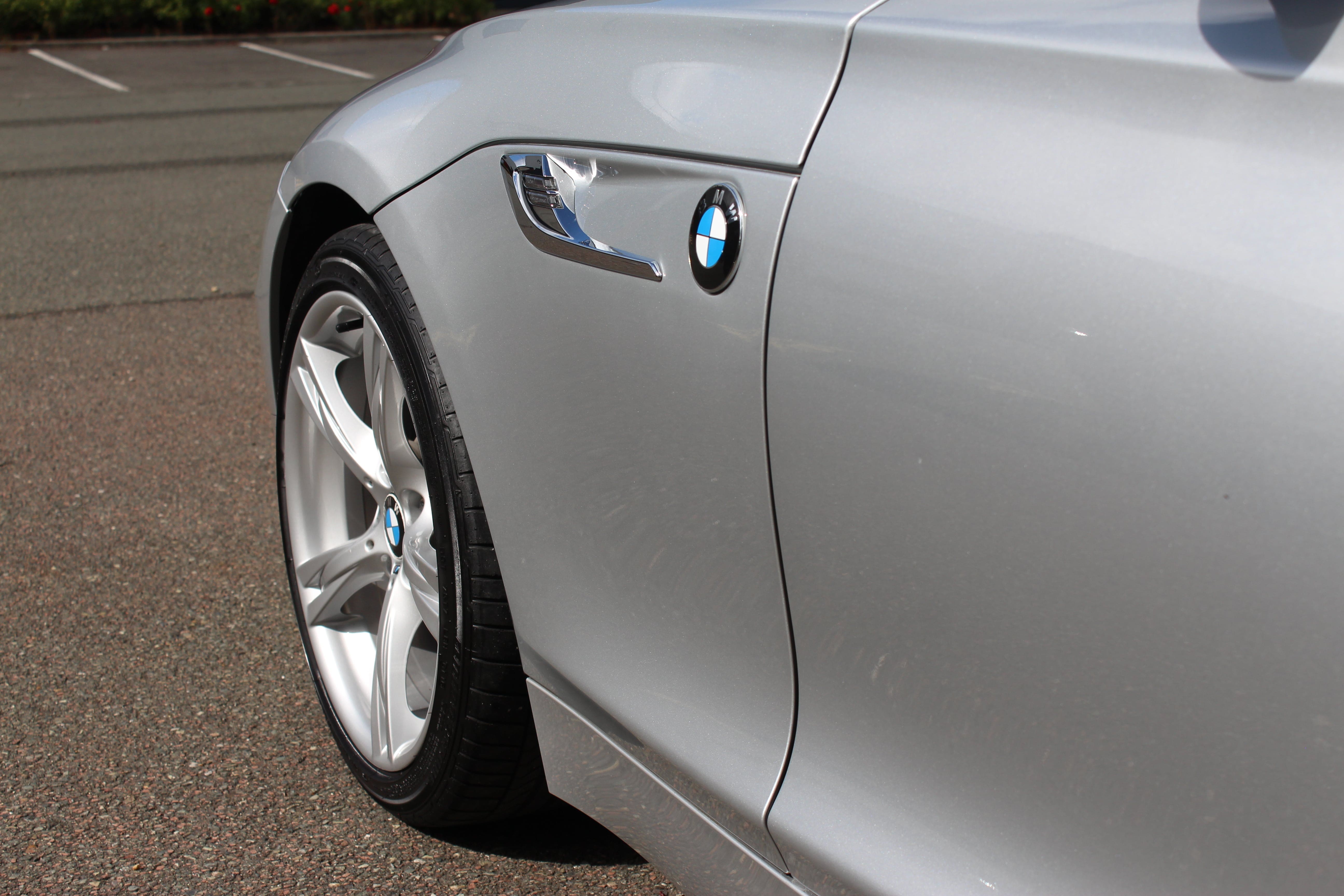 BMWZ4 - Vue de côté aile gauche